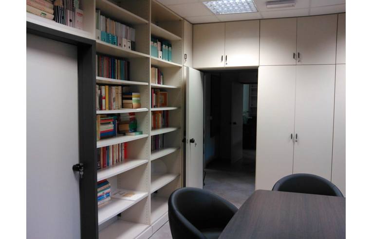 ufficio in vendita a Pavia in zona Centro Città