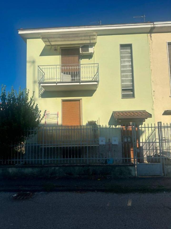 casa indipendente in vendita a Pavia in zona Mirabello