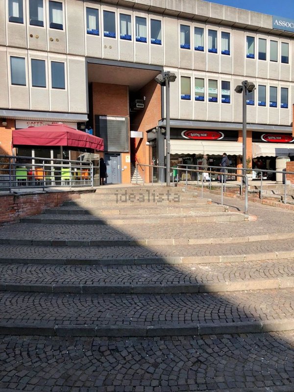 negozio in vendita a Pavia in zona Centro Città