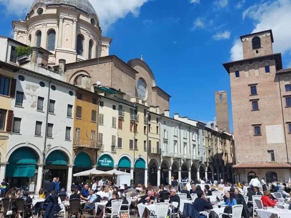 appartamento in vendita a Pavia in zona Centro Città