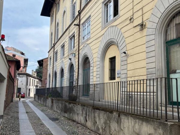 appartamento in vendita a Pavia in zona Centro Città