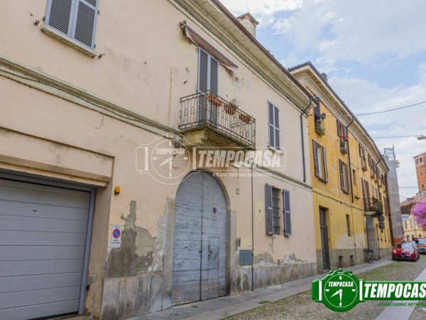 appartamento in vendita a Pavia in zona Centro Città