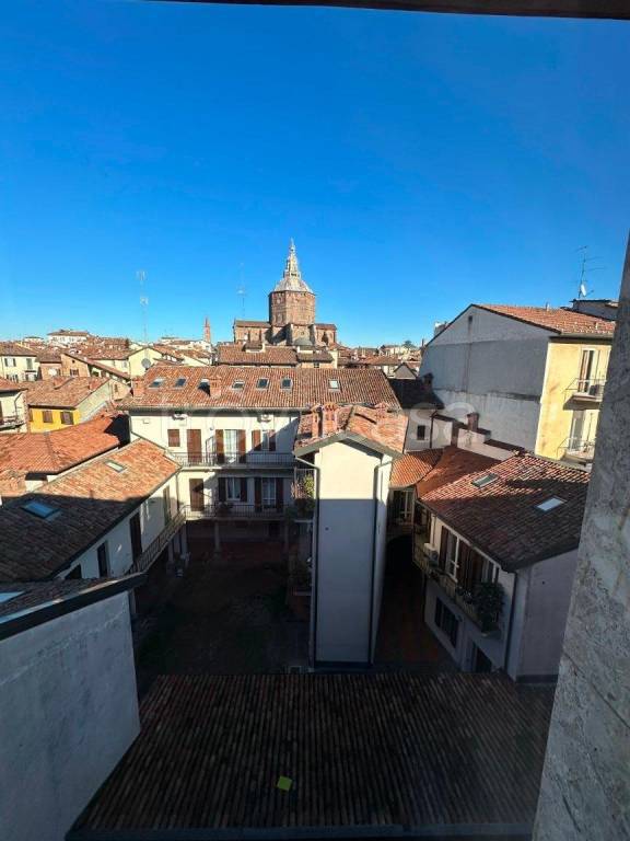 appartamento in vendita a Pavia in zona Centro Città