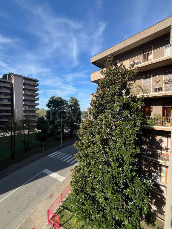 appartamento in vendita a Pavia in zona Stazione