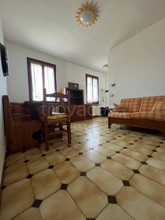 appartamento in vendita a Pavia in zona Chiozzo