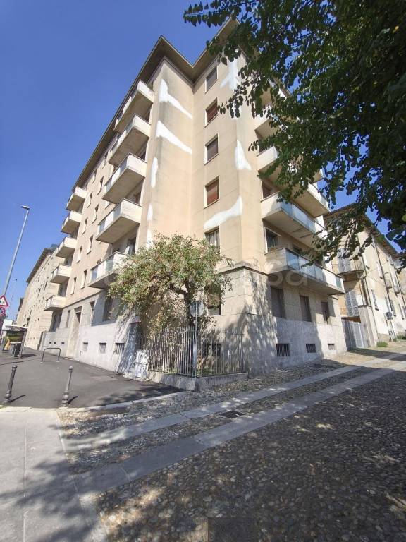 appartamento in vendita a Pavia in zona Centro Città