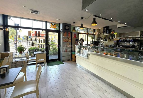 negozio in vendita a Pavia in zona Centro Città