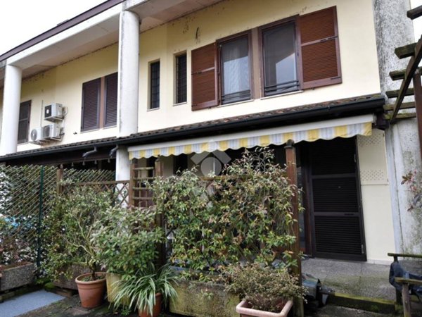 casa indipendente in vendita a Pavia in zona Mirabello