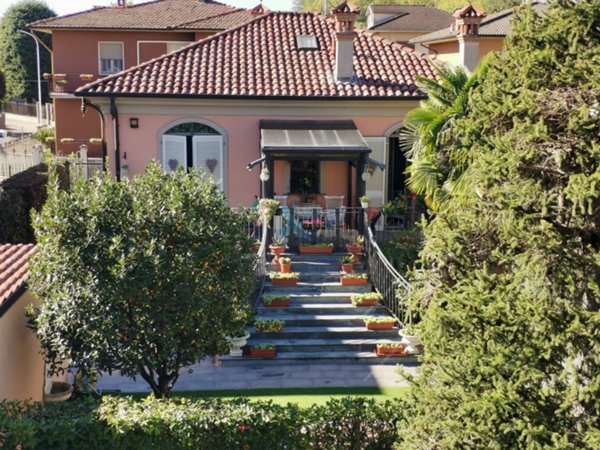 casa indipendente in vendita a Pavia in zona Città Giardino