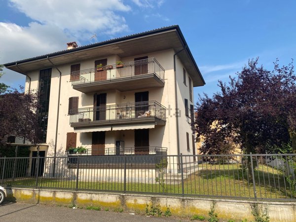 appartamento in vendita a Pavia in zona Chiozzo