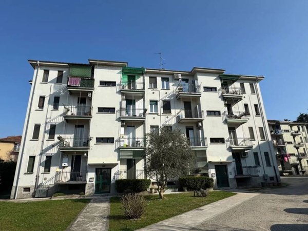 appartamento in vendita a Pavia in zona Casa sul Fiume