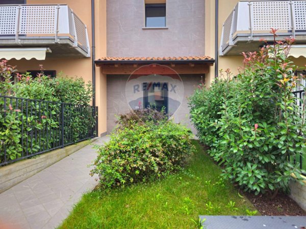 appartamento in vendita a Pavia in zona Casa sul Fiume