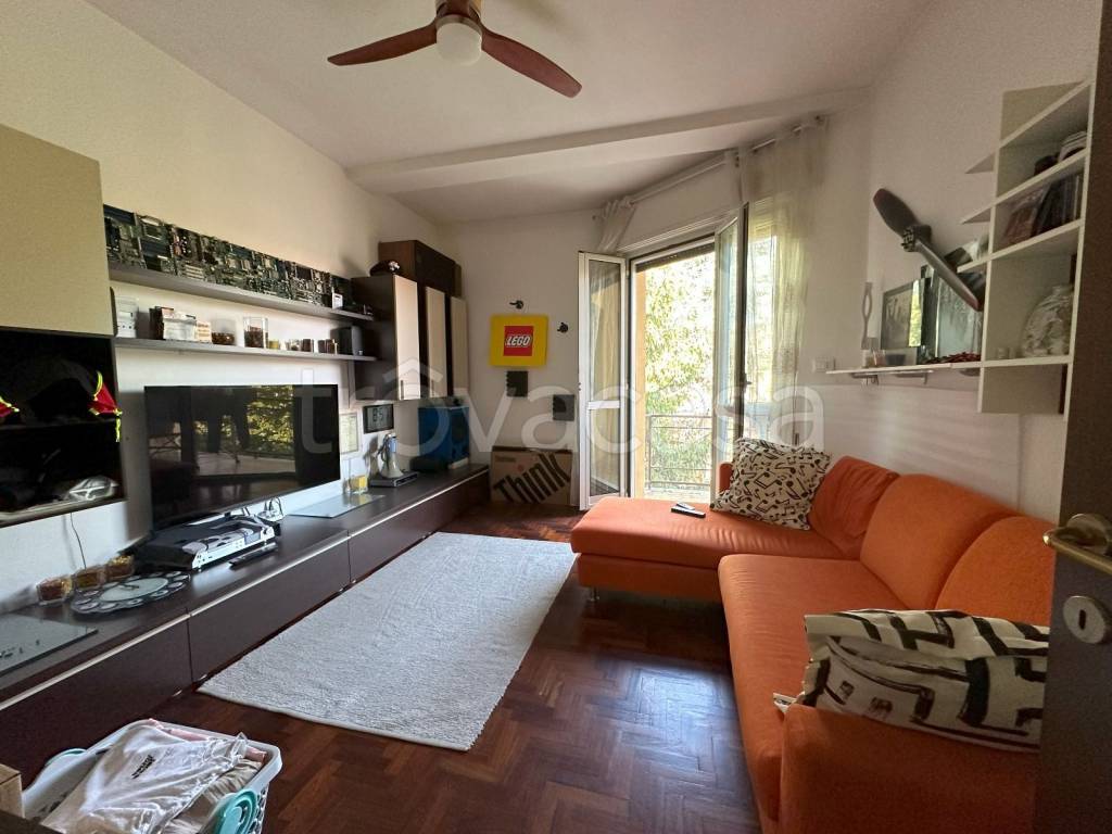 appartamento in vendita a Pavia in zona Vallone