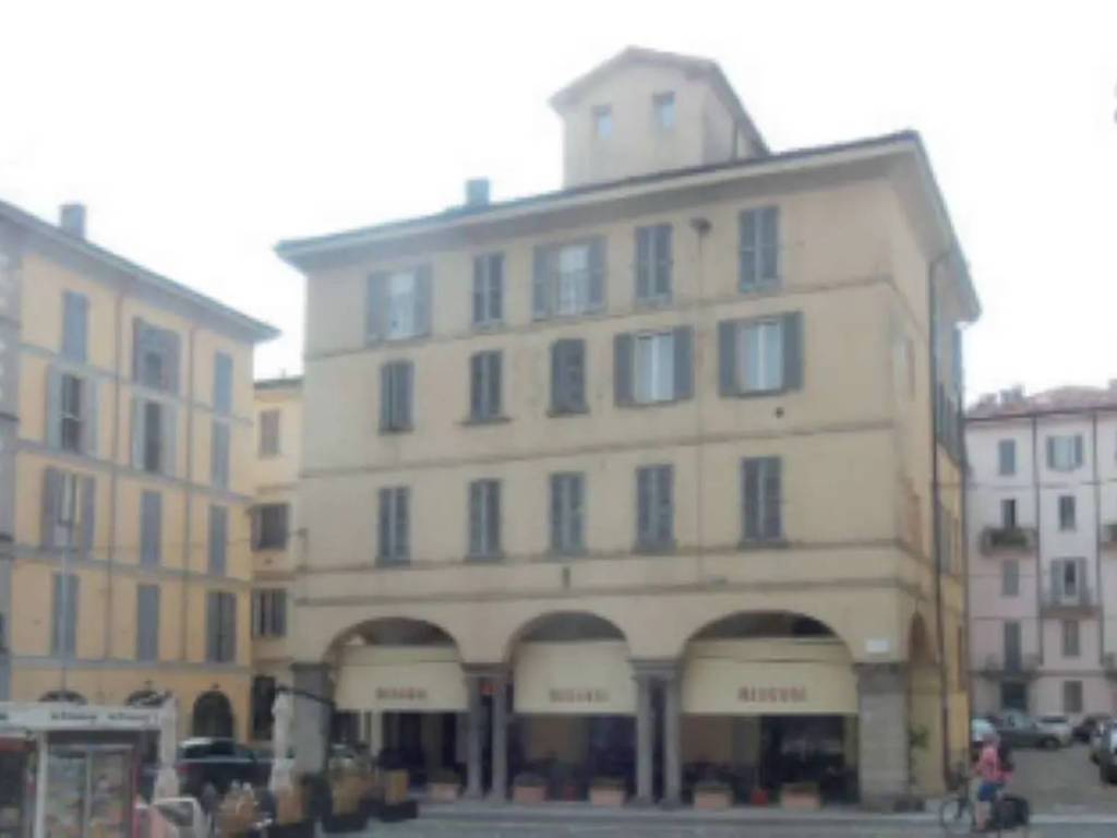 appartamento in vendita a Pavia in zona Centro Città