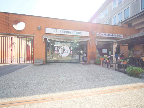 negozio in vendita a Pavia in zona Centro Città