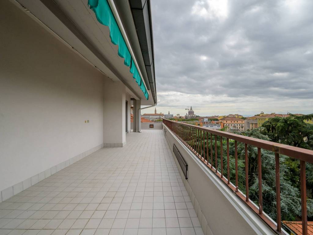 appartamento in vendita a Pavia in zona Stazione