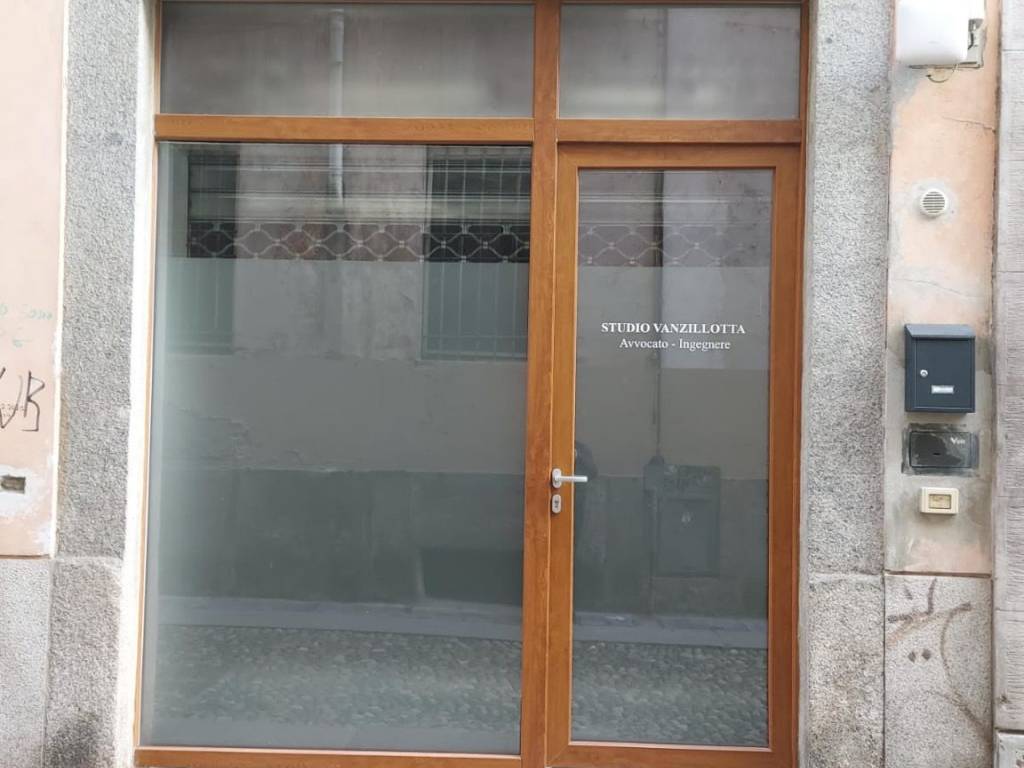 negozio in vendita a Pavia