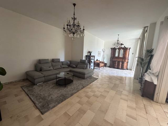 appartamento in vendita a Pavia in zona Centro Città