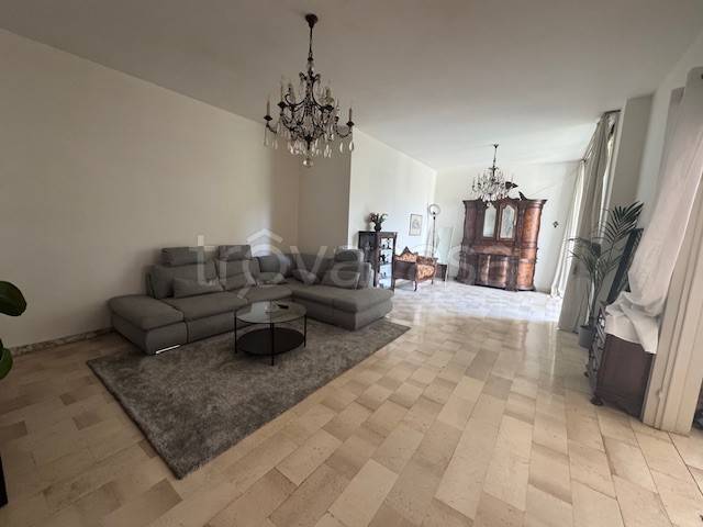 appartamento in vendita a Pavia in zona Centro Città