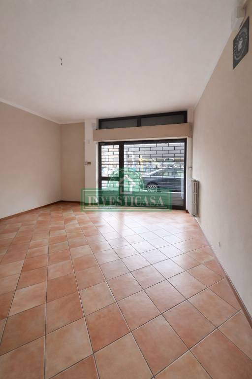 negozio in vendita a Pavia in zona Città Giardino