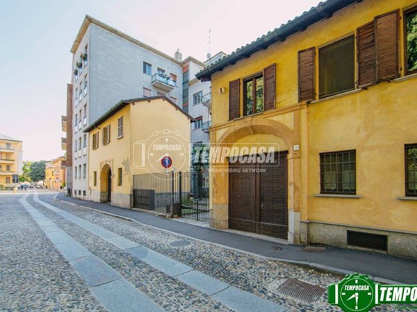 appartamento in vendita a Pavia in zona Centro Città