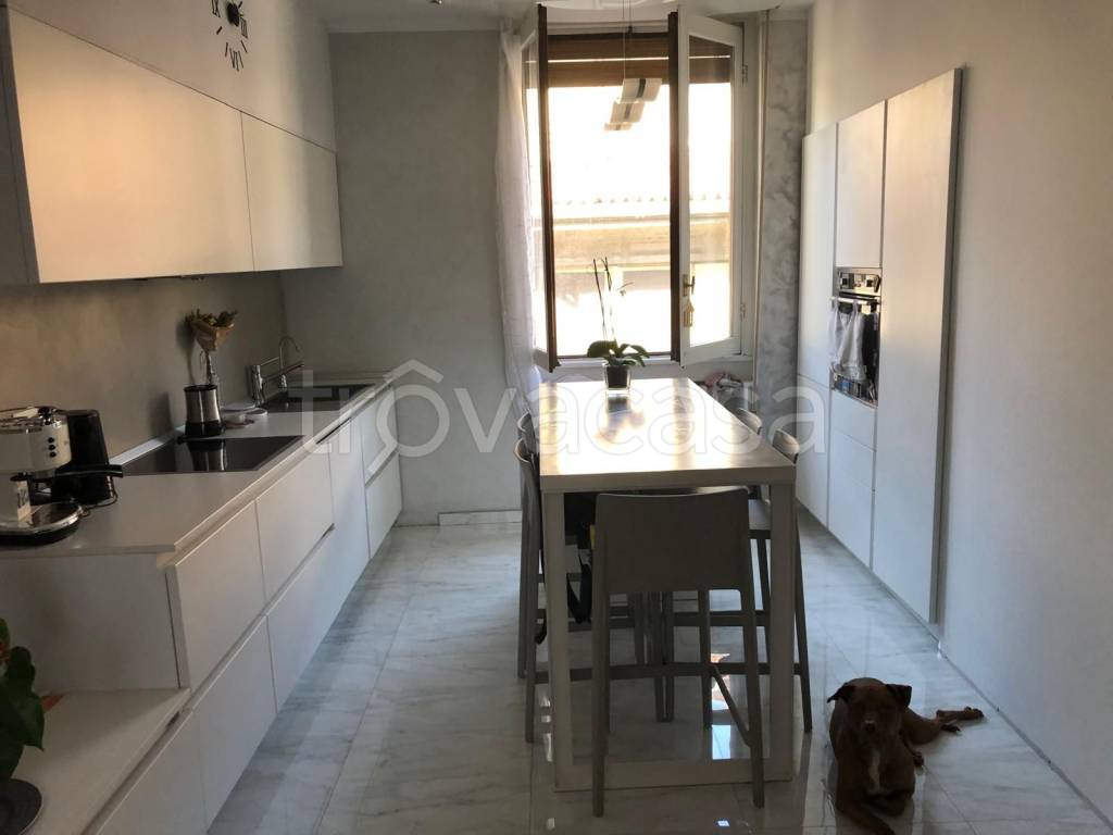 appartamento in vendita a Pavia in zona Centro Città