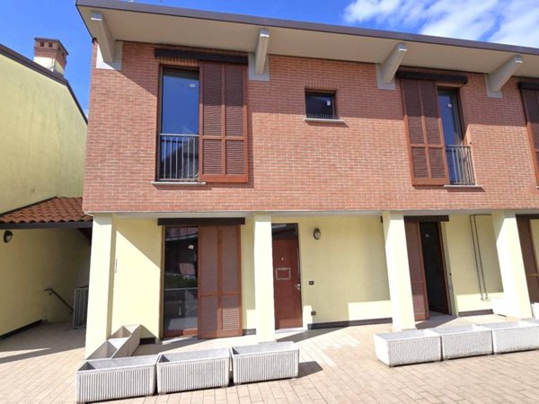 casa indipendente in vendita a Pavia in zona Ca' Della Terra