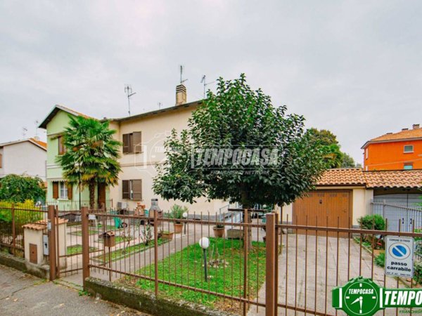 casa indipendente in vendita a Pavia in zona Centro Città