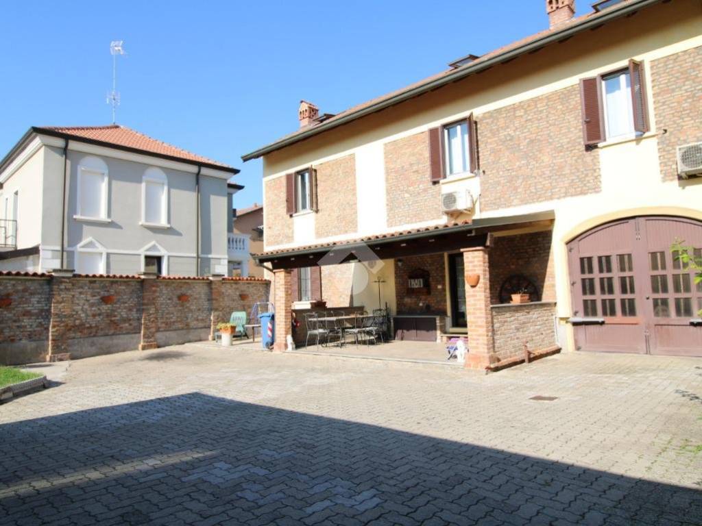 casa indipendente in vendita a Pavia in zona Casa sul Fiume