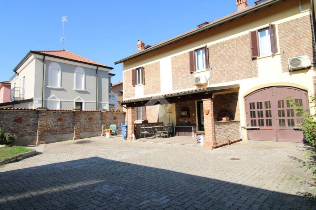 casa indipendente in vendita a Pavia in zona Casa sul Fiume