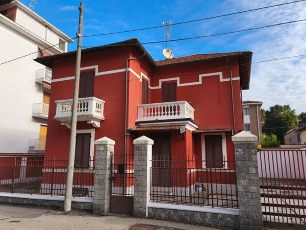 casa indipendente in vendita a Pavia in zona Città Giardino