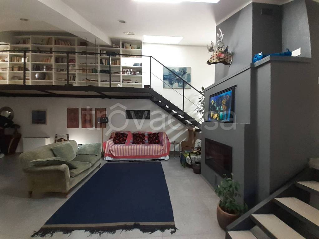 appartamento in vendita a Pavia in zona Centro Città