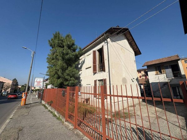 casa indipendente in vendita a Pavia in zona Viale Cremona