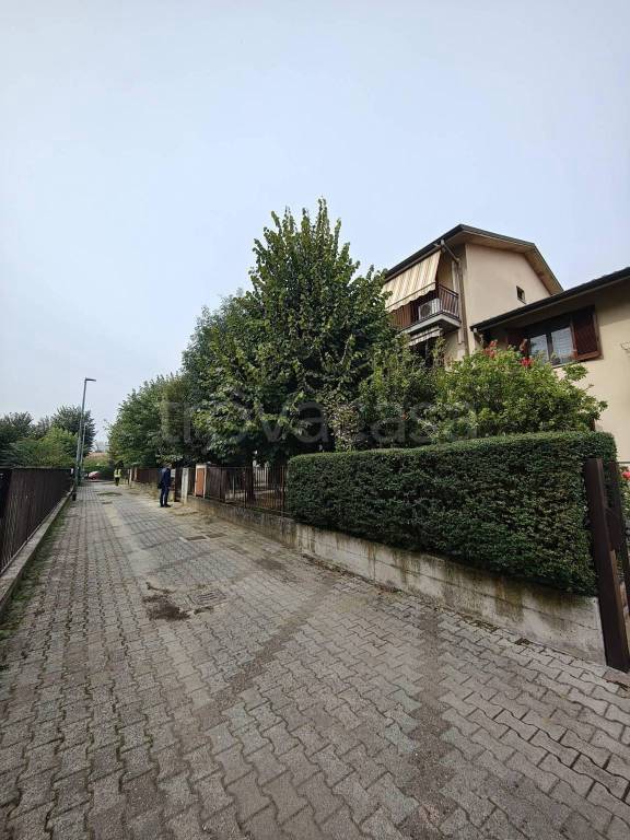 appartamento in vendita a Pavia in zona Vallone