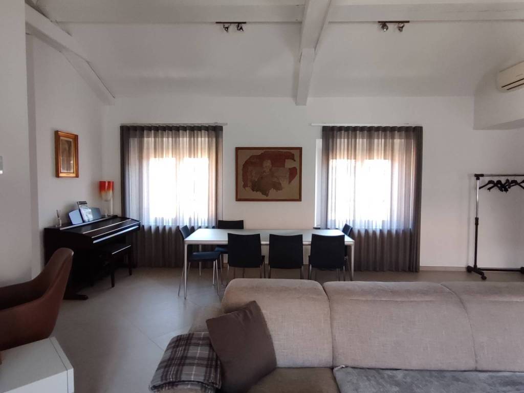 appartamento in vendita a Pavia in zona Centro Città