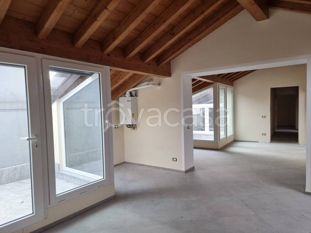 appartamento in vendita a Pavia in zona Centro Città