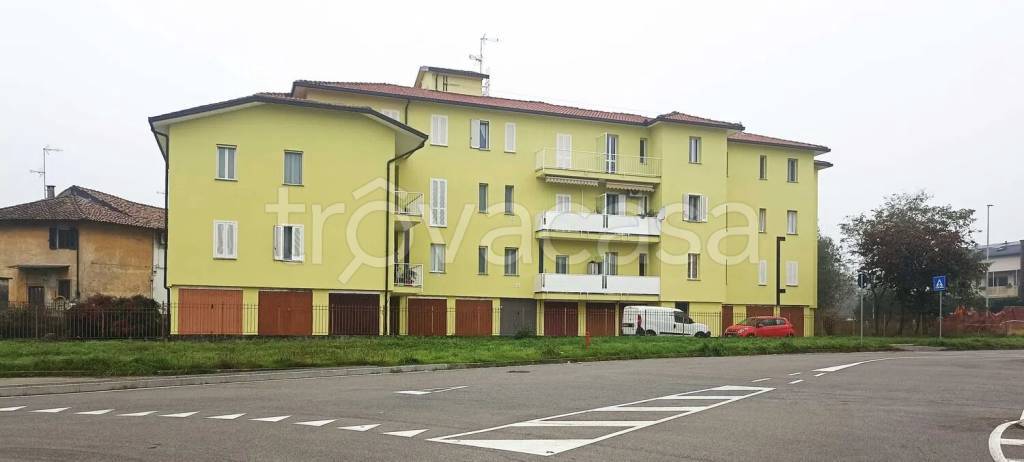 appartamento in vendita a Pavia in zona Chiozzo