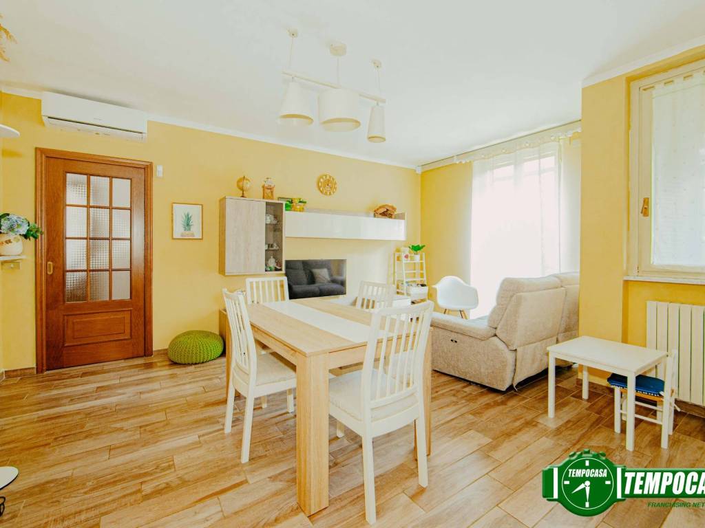 appartamento in vendita a Pavia in zona Borgo Ticino