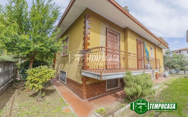 casa indipendente in vendita a Pavia in zona Vallone
