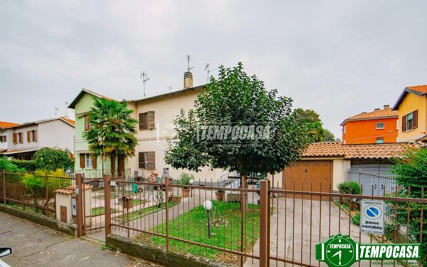 casa indipendente in vendita a Pavia in zona Centro Città