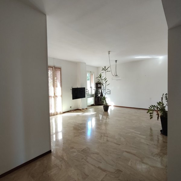 appartamento in vendita a Pavia in zona Chiozzo