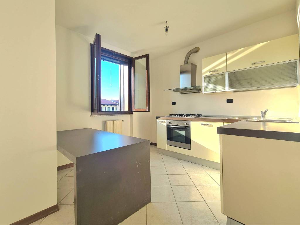 appartamento in vendita a Pavia in zona Campo Coni