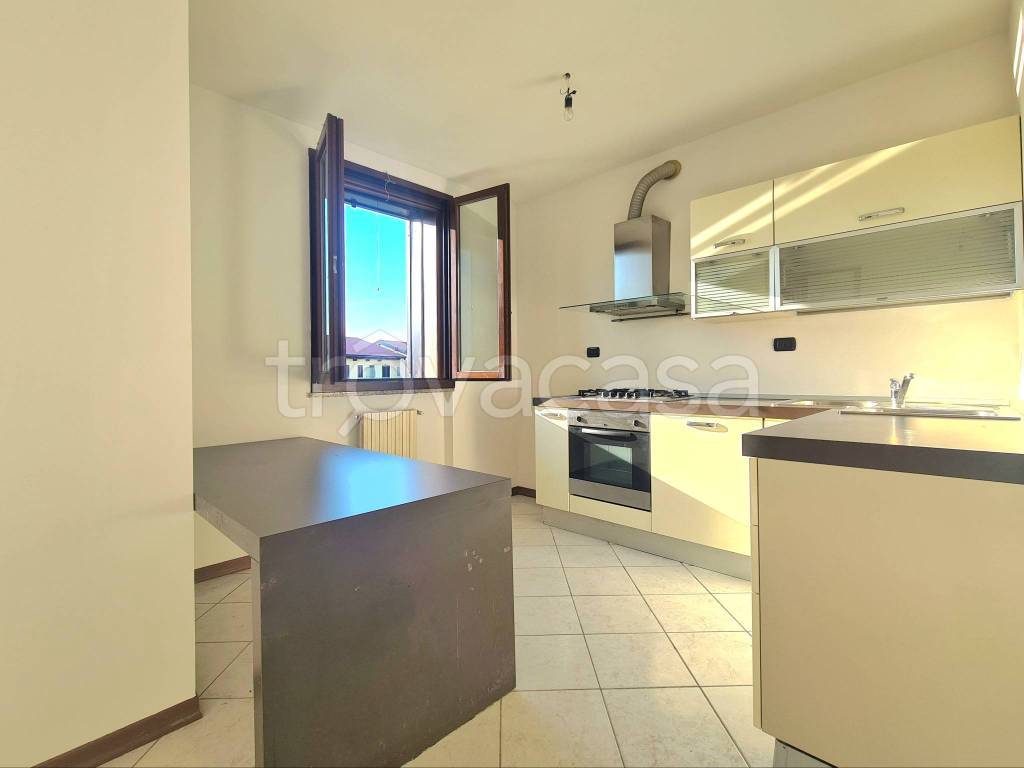 appartamento in vendita a Pavia in zona Vallone