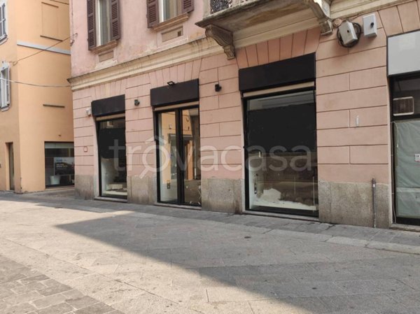 negozio in vendita a Pavia in zona Centro Città