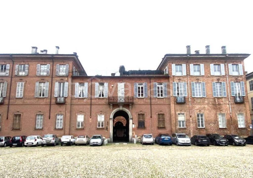 appartamento in vendita a Pavia in zona Centro Città