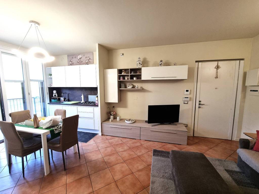 appartamento in vendita a Pavia in zona Vallone