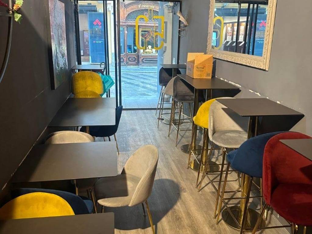 negozio in vendita a Pavia in zona Centro Città