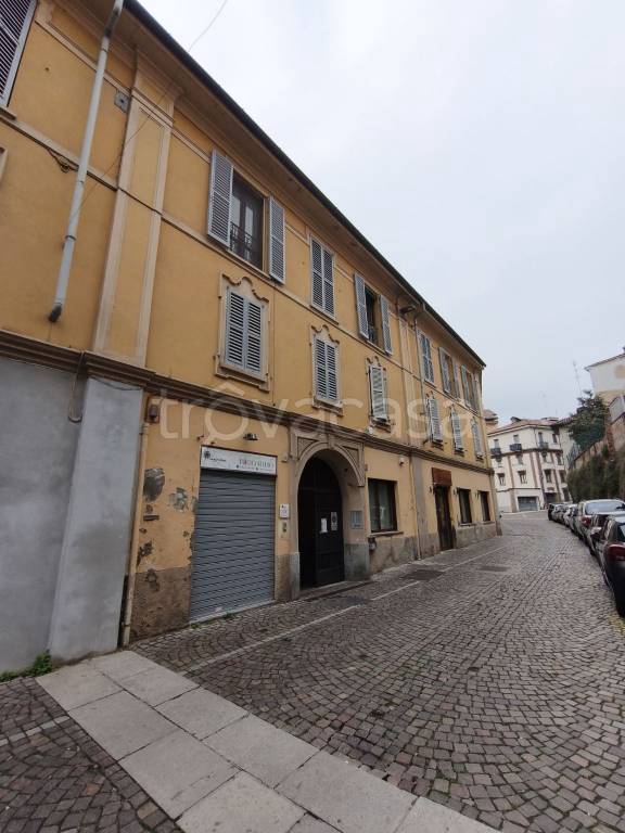 appartamento in vendita a Pavia in zona Centro Città