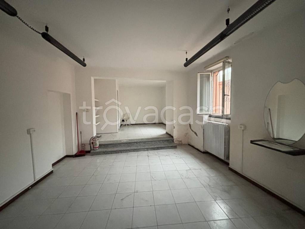 negozio in vendita a Pavia in zona Viale Cremona