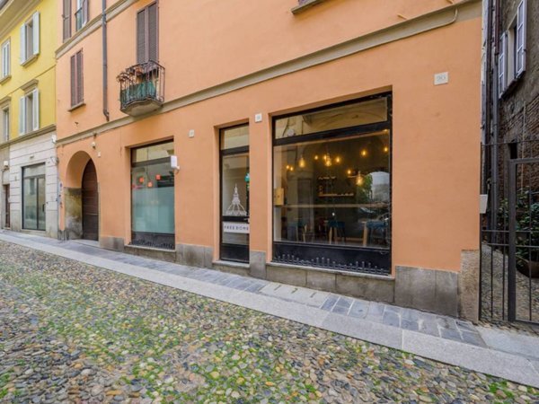 negozio in vendita a Pavia in zona Centro Città